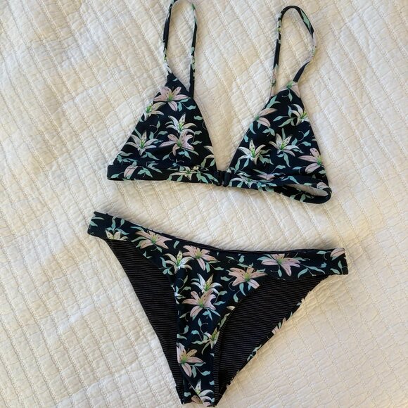 Acacia Lawai Top and Zuma Bottom in Monet - Picture 1 of 7